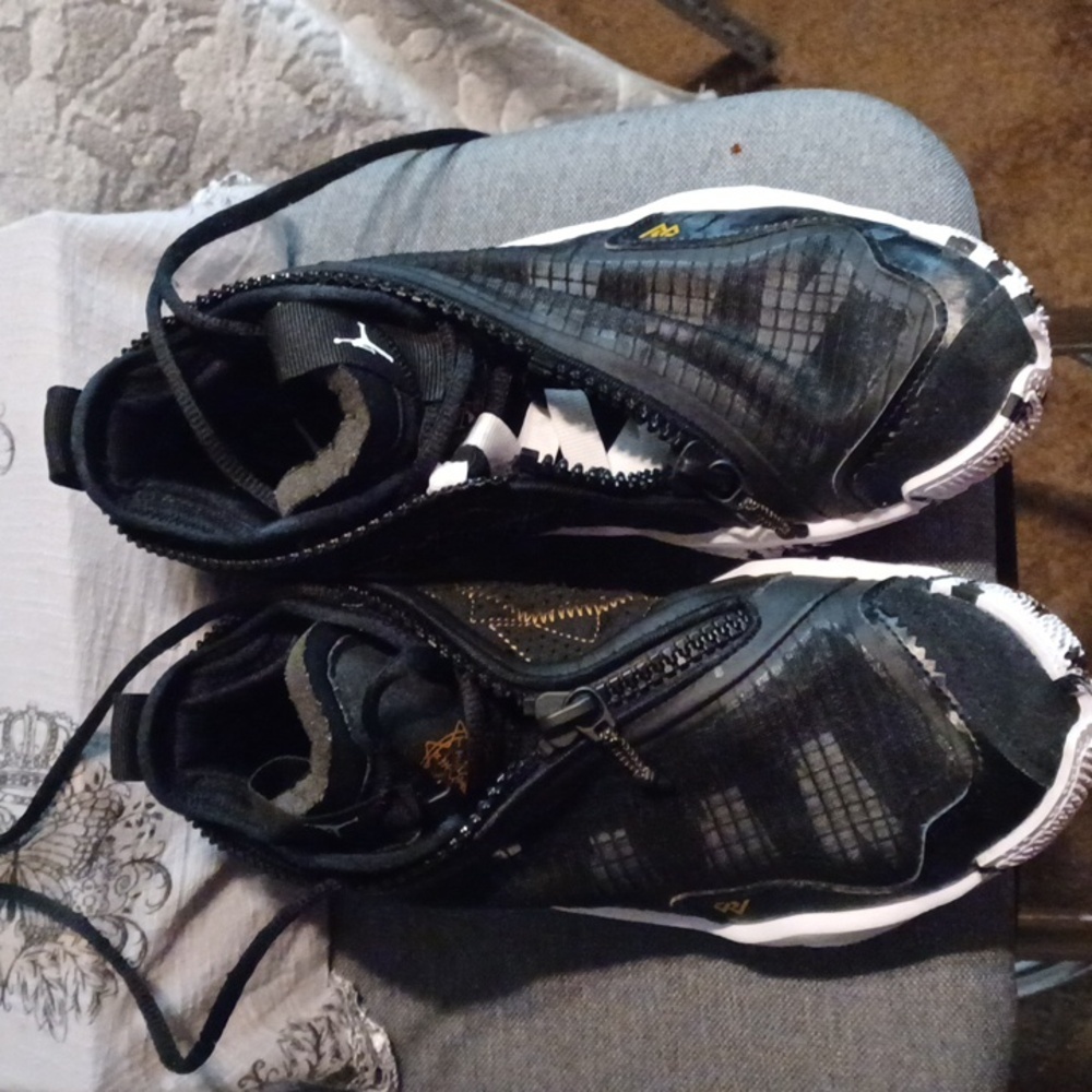 JORDAN Shoes Black and White Athletic Sneakers with Gold Accents - Picture 4 of 9